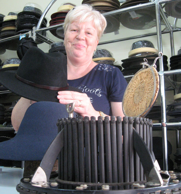 Ана шеширима ишколовала децу, њену креацију носи и Раде Шербеџија